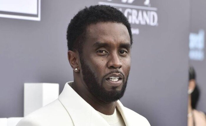 «هددني بالقتل».. مغنية تشهد ضد مغني الراب الأمريكي ديدي