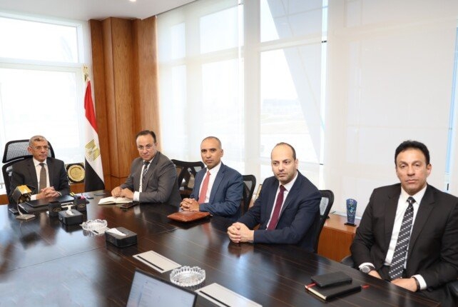 «وكالة الفضاء» تبحث التعاون مع شركتي Space42 الإماراتية وTriangle Group المصرية