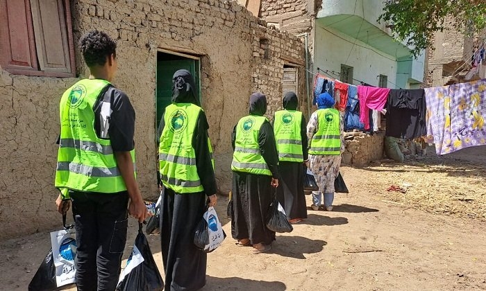 «أنتِ عظيمة» في البياضية: مستقبل وطن يوزع هدايا غذائية في الأقصر