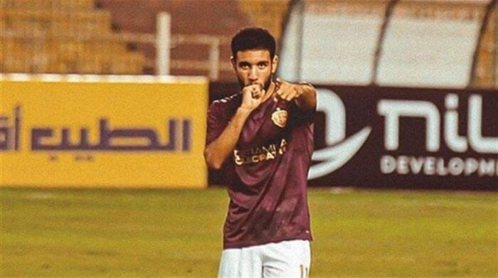 «الفراق يوجع».. أحمد قندوسي يعلن الرحيل عن سيراميكا كليوباترا