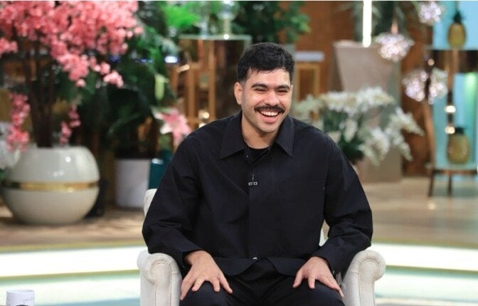 الليلة.. أحمد رمزي وأسرته ضيوف برنامج معكم منى الشاذلي