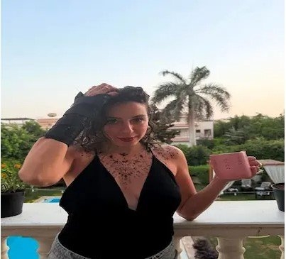 لماذا غطت سارة عبد الرحمن جسدها بالحنة؟.. 6 معلومات عن الفنانة المثيرة للجدل