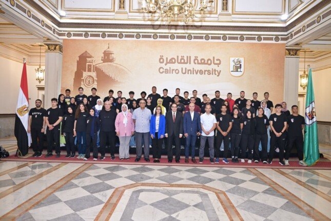 رئيس جامعة القاهرة يستقبل بعثة الاتحاد المصري لألعاب القوى قبل السفر إلى نيجيريا