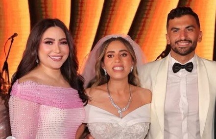 «أحلى عروسة في الدنيا».. بوسي تهنئ منة عدلي القيعي بزفافها