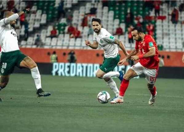 أحمد بلال: «الأهلي مش هيقدر يجاري بالميراس.. وياريت يلعب بالطريقة الدفاعية»