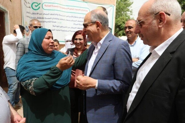 «غير الفكر المتوارث».. محافظ المنيا يقترب من المواطنين بأسلوب قيادي جديد