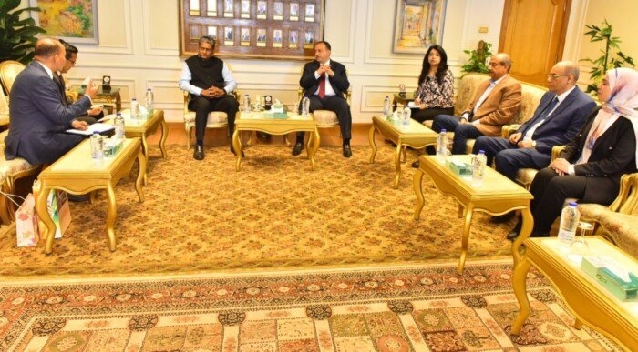 احتفالًا باليوم العالمي لليوجا.. محافظ أسيوط يستقبل سفير الهند بمصر لبحث أوجه التعاون المشترك