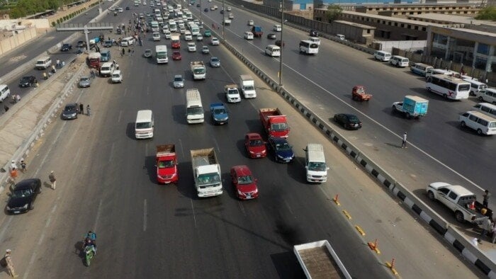 «النقل» تناشد المواطنين بعدم استخدام الحارة المخصصة لـ الأتوبيس الترددي