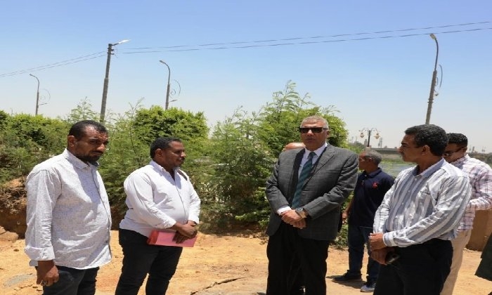 محافظ أسوان يتفقد أعمال تطوير حديقة الأندلس الجديدة بإدفو