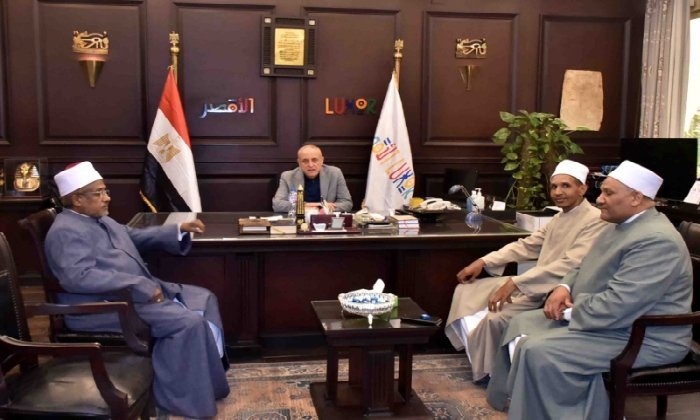 محافظ الأقصر يستقبل أعضاء مبادرة «ومَن أحياها» لمواجهة الخصومات الثأريَّة