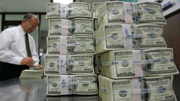 «المركزي»: انخفاض فائض صافي الأصول الأجنبية بالبنوك إلى 13.52 مليار دولار