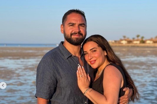 أسما شريف منير تشارك صور لها من شهر العسل