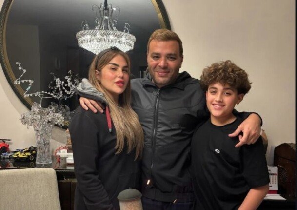 رامي صبري وزوجته يحتفلان بعيد ميلاد ابنيهما علي وعمر