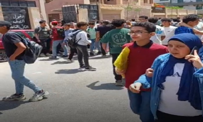 ارتياح بين طلاب إعدادية ببورسعيد لسهولة امتحان اللغة العربية