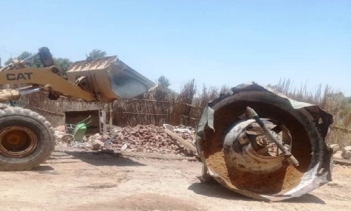 أسوان تبدأ في رفع كفاءة 25 كم بالطريق الصحراوي لضمان سلامة المواطنين