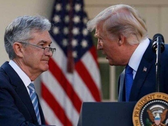 ترامب يطالب رئيس الاحتياطي الفيدرالي بالاستقالة