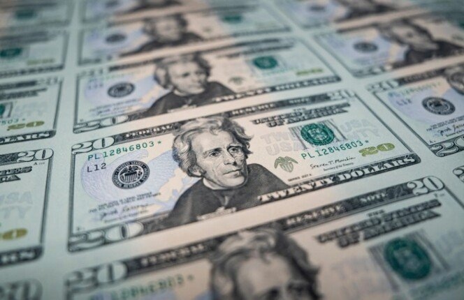 سعر الدولار في البنك المركزي يسجل أدنى مستوى له منذ أكتوبر 2024