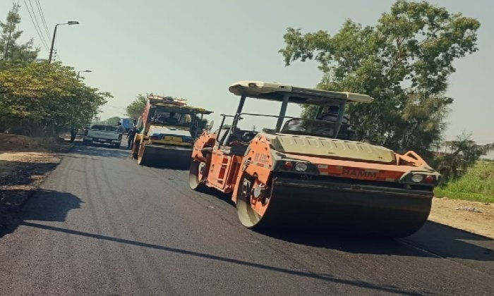 بتكلفة 3 مليون جنيه.. تنفيذ أعمال رصف طريق الكليات بالبستان في دلنحات البيحيرة