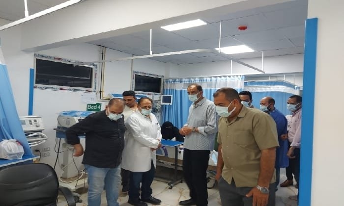 محافظ سوهاج يتفقد مصابي حريق مطعم "ميدان الشبان" ويوجه بتوفير الرعاية الطبية الكاملة