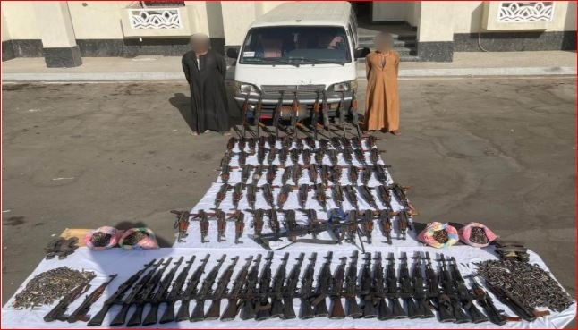 قبل جلبها للبلاد.. ضبط عنصرين إجراميين بحوزتهما 105 أسلحة نارية بـ 22 مليون جنيه