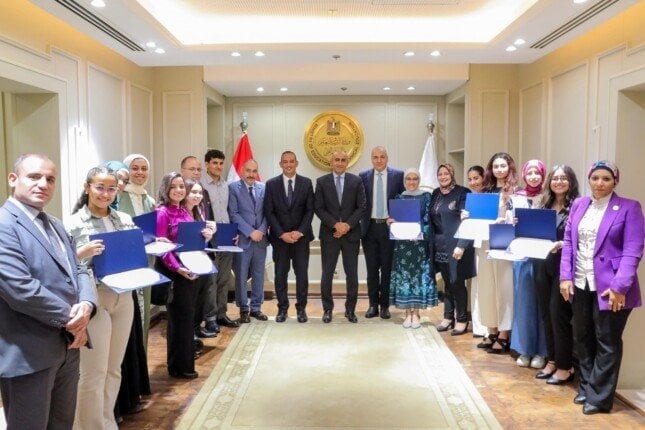وزير التربية والتعليم يكرم أوائل مدارس النيل المصرية الدولية