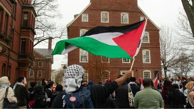 جامعة "هارفارد" تقاضي إدارة ترامب بسبب 2.2 مليار دولار.. وما علاقة فلسطين؟