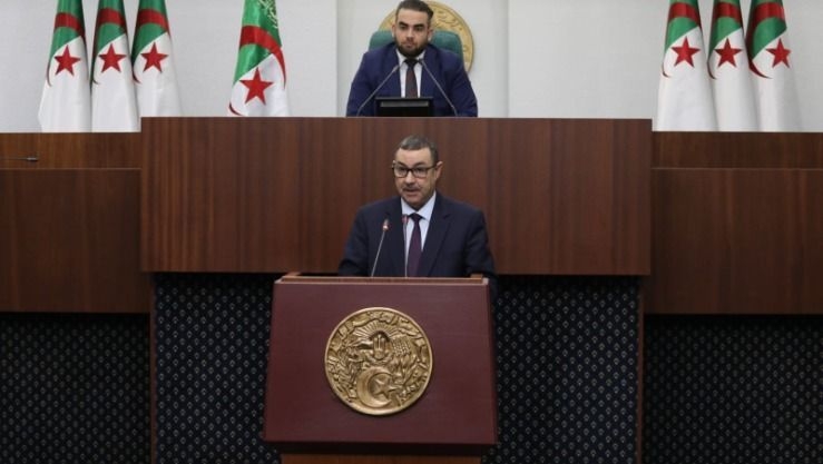 وزير النقل: وضع الموانئ الجافة تحت تصرف المؤسسات المينائية لتخفيف الضغط عليها