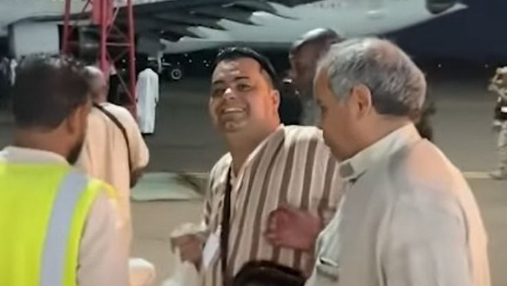 طائرة تتعطل مرتين من أجل حاج ليبي يُصرّ على "النية" ويصعد أخيرًا إلى بيت الله - منوعات : البلاد