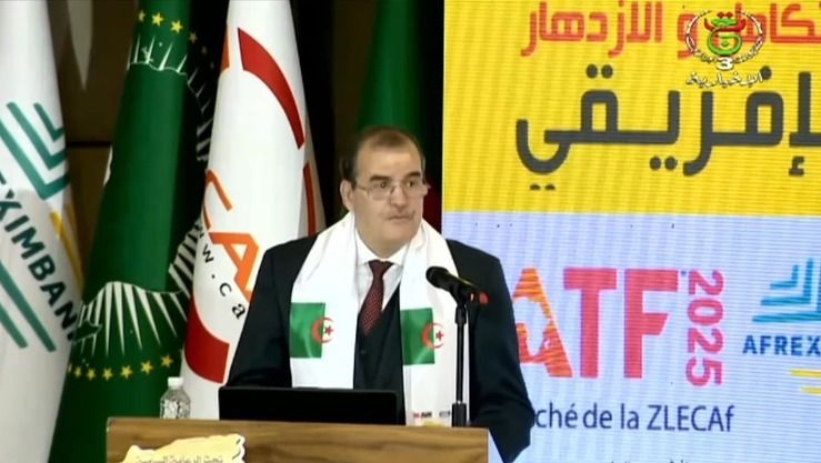 #رزيق .. " سيتم ابرام عقود بـ 44 مليار دولار في معرض التجارة البينية بالجزائر شهر سبتمبر " - الإقتصادي : البلاد