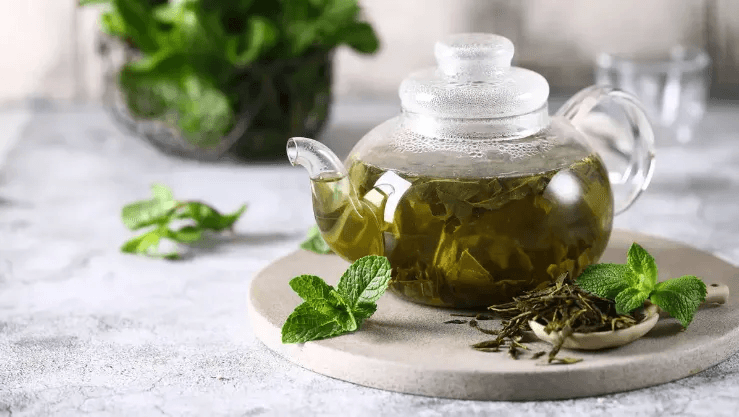لهذا السبب... علماء ينصحون باستبدال الشاي الأخضر بالقهوة