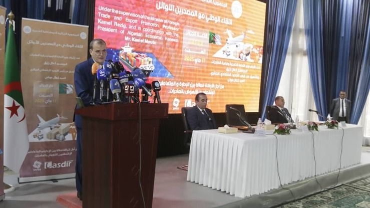 رزيق : الجزائر تراهن على 10 مليارات دولار صادرات في 2025 وتتأهب لعقود بـ44 مليار في المعرض الإفريقي - الإقتصادي : البلاد