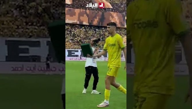 فيديو - لاعب #شبيبة_القبائل رضوان بركان يفوز بلقب احسن لاعب في الرابطة المحترفة لشهر افريل : البلاد
