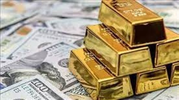 ارتفاع الدولار يضغط على الذهب لأدنى مستوى في أسبوع