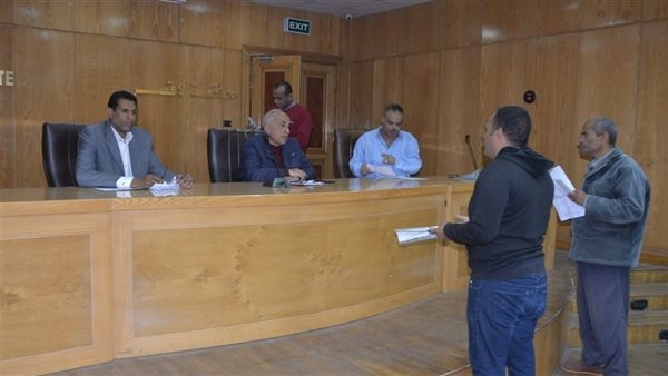 صور.. سكرتير عام محافظة الأقصر يعقد لقاء اليوم المفتوح لبحث شكاوى المواطنين
