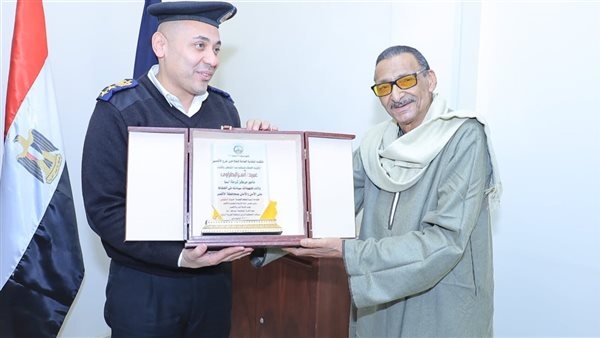 صور.. نقابة الفلاحين تكرم القيادات الأمنية بمركز شرطة إسنا جنوب الأقصر