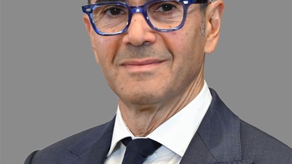 وزير الاستثمار والتجارة الخارجية يلتقي مستثمرين في مجال الطاقة الخضراء لبحث مشاريع تنموية واعدة