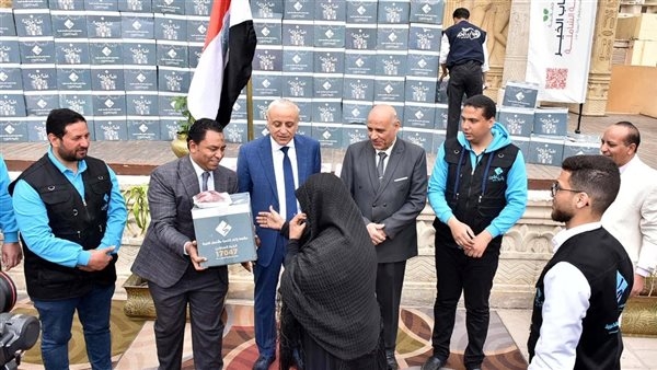 محافظ الأقصر يشهد إطلاق القافلة المتكاملة لمؤسسة " إكرام " لدعم الأسر الأكثر احتياجًا