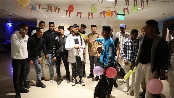 صور.. فريق "فاعل خير" يزينون مستشفى الأورام بالأقصر ويوزعون الهدايا على المرضى