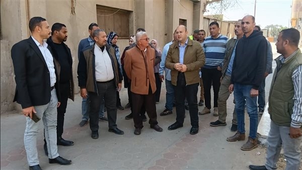 نائب محافظ الجيزة يتفقد مشروعات التطوير والرصف بالعياط ويتابع نسب انجاز ملف التصالح