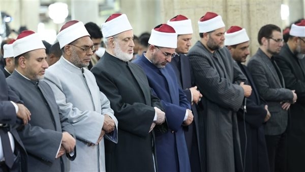 بروايات حفص وورش وقالون والسوسي..الجامع الأزهر يقيم صلاتي العشاء والتراويح