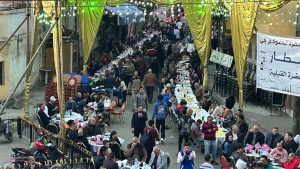 على غرار المطرية والعلوايا.. أهالي منطقة الحضرة القبلية يحتفون بمائدة إفطار لـ5000 فرد في الإسكندرية