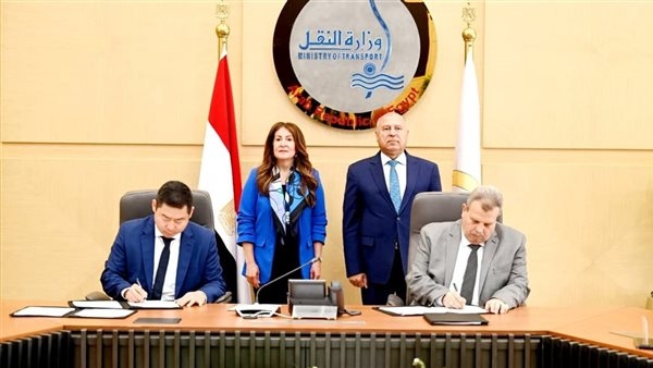 النقل تتعاون مع شركة أمريكية لتوريد وتطوير جرارات السكة الحديد