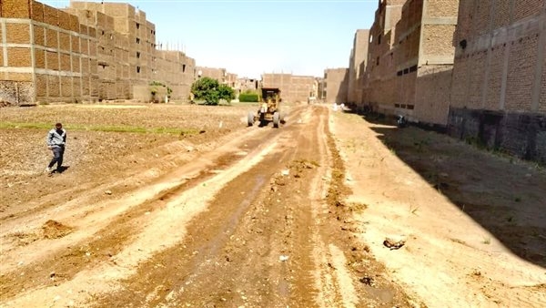 محافظ الأقصر يستجيب لمطلب أهالي العوامية بفتح الطريق الموازي لمدخل الجزيرة
