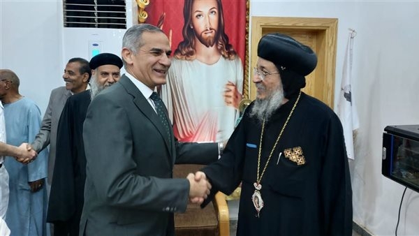 صور.. مدير أمن الأقصر يزور كنيسة العذراء بإسنا للتهنئة بعيد القيامة المجيد
