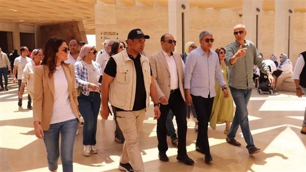نائب محافظ الجيزة ترافق وزير السياحة خلال تفقده لسير العمل بالمنطقة الأثرية للأهرامات