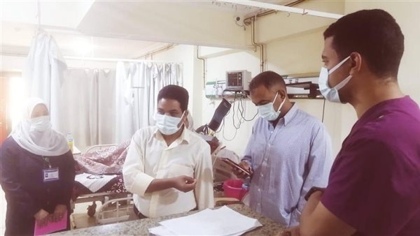 صور.. وكيل وزارة الصحة بالأقصر يتابع سير العمل بمستشفى القرنه المركزى