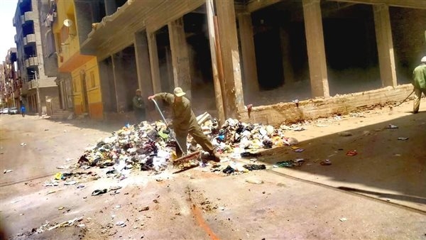 محافظ الأقصر يوجه بالاستجابة الفورية لرفع كميات من القمامة بأحد المباني بحي شرق