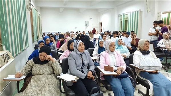 "استخدامات الذكاء الاصطناعي ومستقبله" فى ورشة تدريبية لطلاب كلية الآداب بجامعة أسيوط