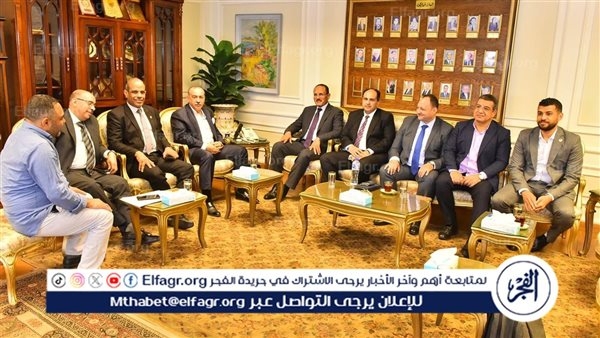وفد من وزارة المالية يلتقى المحافظ لمتابعة تطوير النظام المالي والتحول الرقمي بمحافظة أسيوط