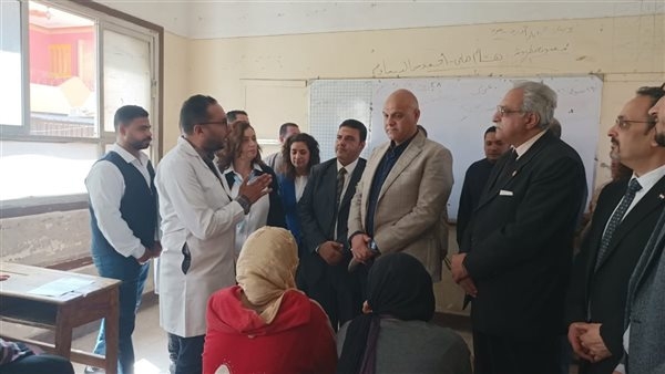 محافظ القليوبية يتفقد قافلة "إبراهيم بدران" الطبية المجانية ببلتان